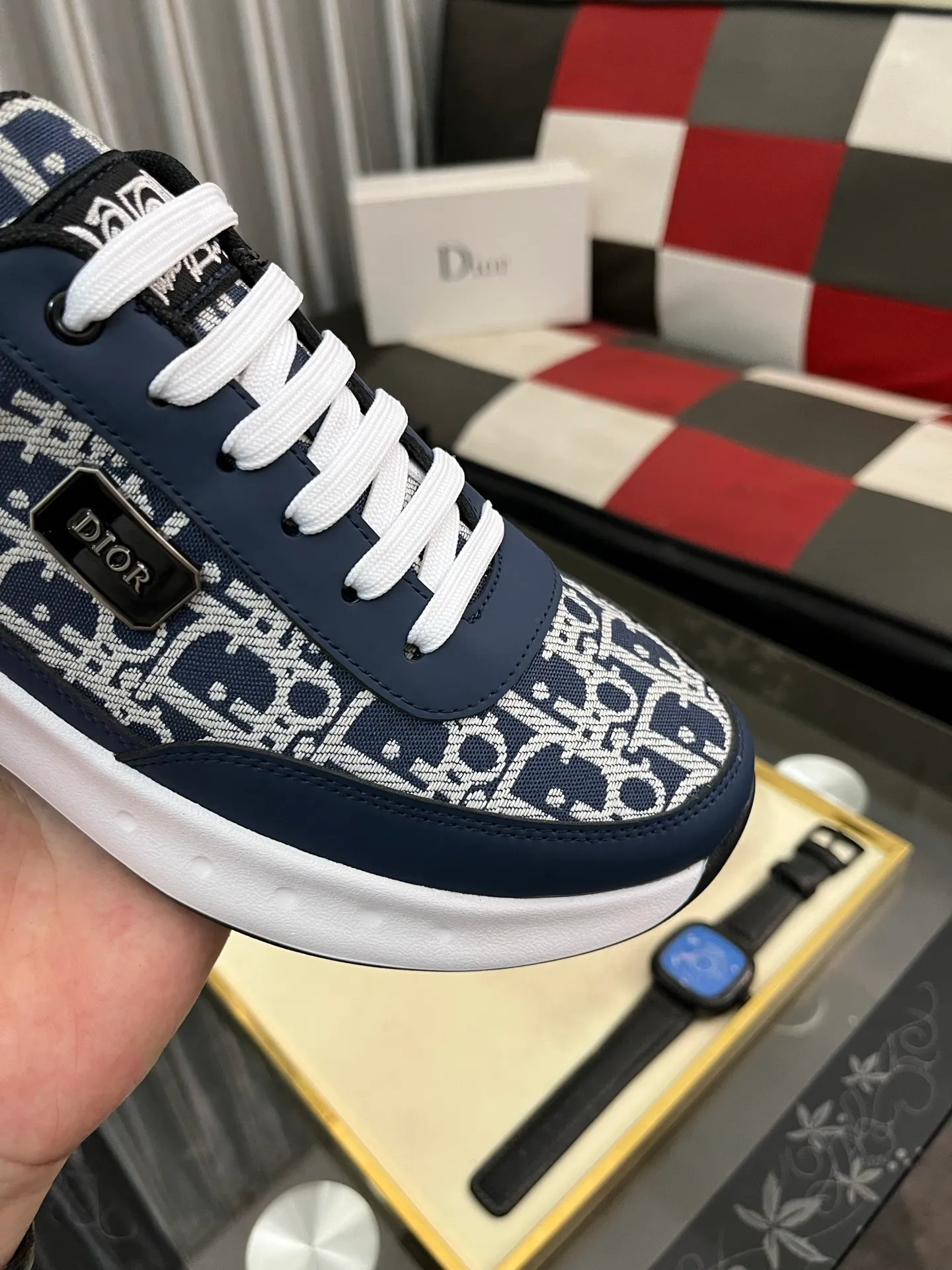 Men's men's shoes💰440⌚️⌚️Dior original quality.~ Unique modern style sneakers. 🏃A must-have casual shoe for trendy men😍😍 Original brand imported from Italy, imported original leather, sheep lining (refuses to discolor and grind feet) Sole: Original sole provided by the original factory, French lazy style design ⚠️Fit to the feet, original quality, super comfortable original sole. Just like shooting the real thing 🎬The real thing is better, code number: 38-443️⃣colors available